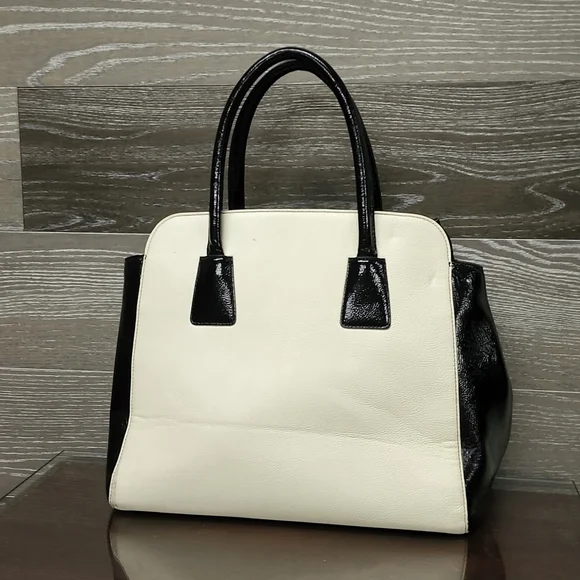 Betsey Johnson Extra large big bow limited edition hand bag white black floral